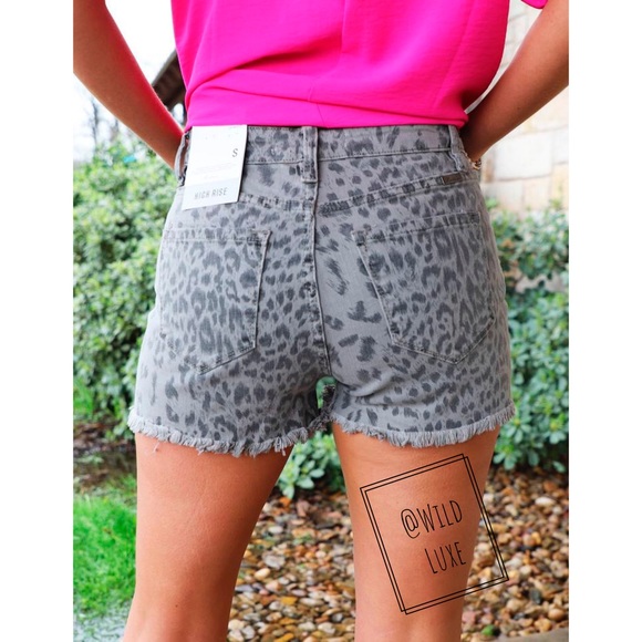 LAST 1! 5🌟 BESTSELLER Evelyn Leopard Shorts - Picture 2 of 4